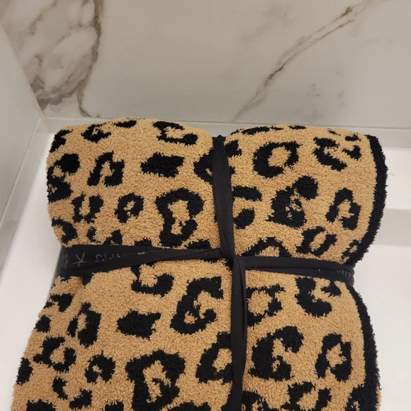 BAREFOOT DREAMS In The Wild Throw - Picture 4 of 5